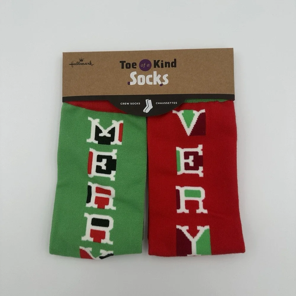 Hallmark Toe of a Kind Christmas Crew Socks Very Merry One Size